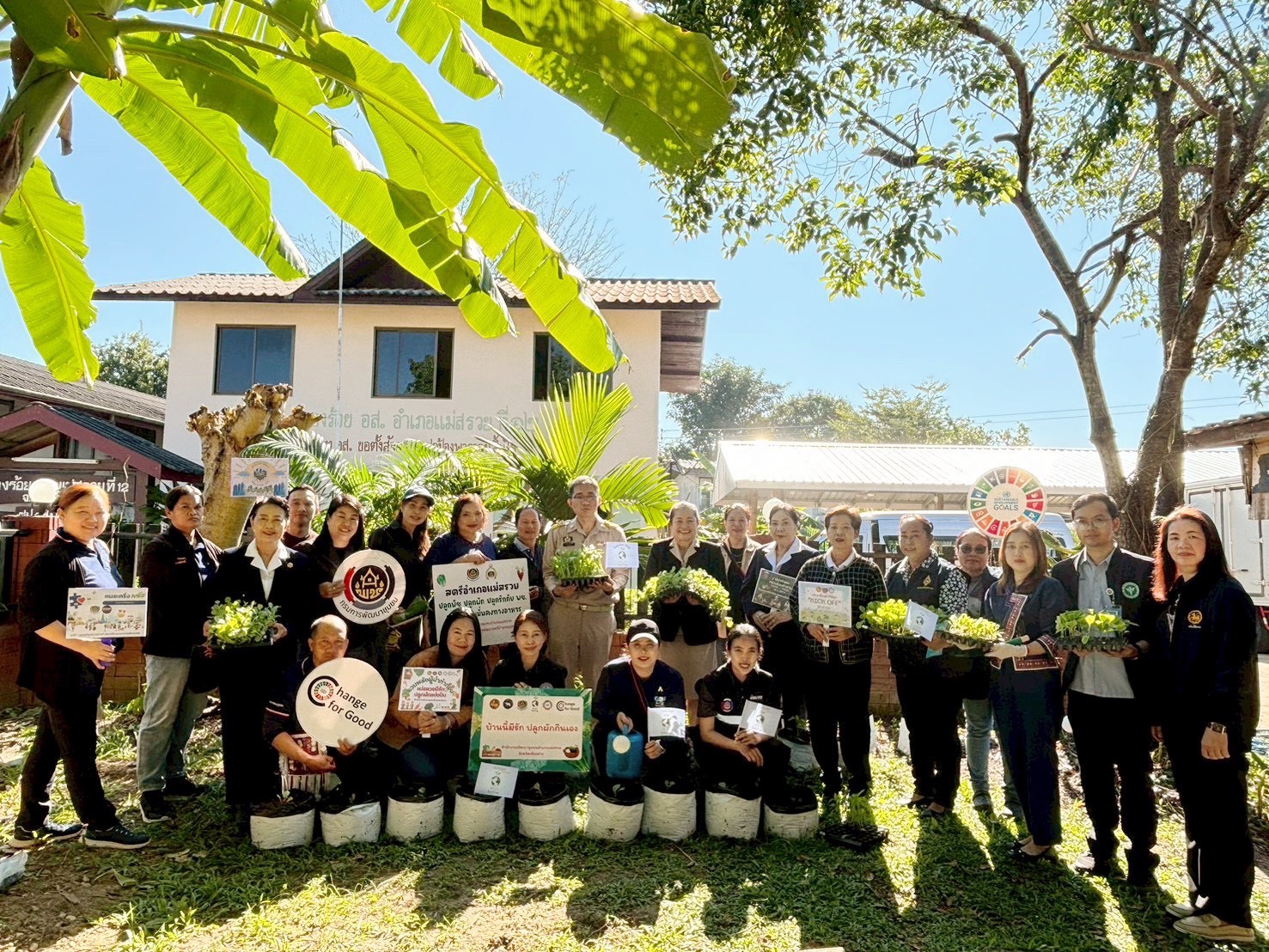 พช.แม่สรวย : ดำเนินการ KICK OFF "ผู้นำทำก่อน" ขับเคลื่อนกิจกรรมเพื่อคุณภาพชีวิตที่ดีและมีความมั่นคงทางอาหาร (GOOD & FOOD SECURITY)