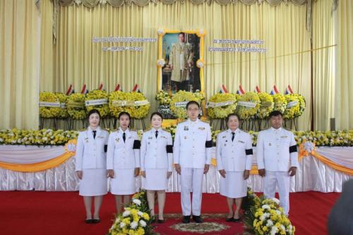 พช.แม่สรวย ร่วมพิธีทำบุญตักบาตรถวายพระราชกุศลและพิธีวางพวงมาลา เนื่องในวันนวมินทรมหาราช ๑๓ ตุลาคม ๒๕๖๙