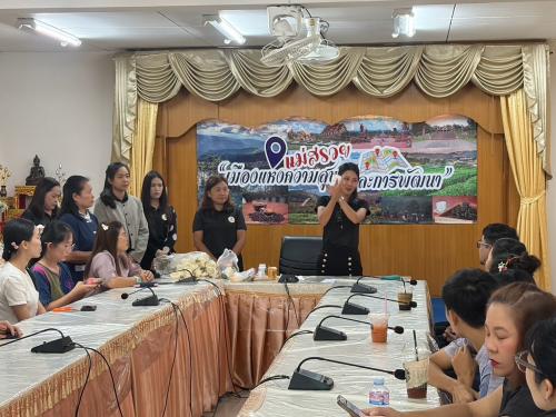  พช.แม่สรวย ร่วมฝึกอบรมการจัดทำดอกไม้จันทน์ เตรียมความพร้อมสำหรับพิธีถวายดอกไม้จันทน์ภาคประชาชน อำเภอแม่สรวย